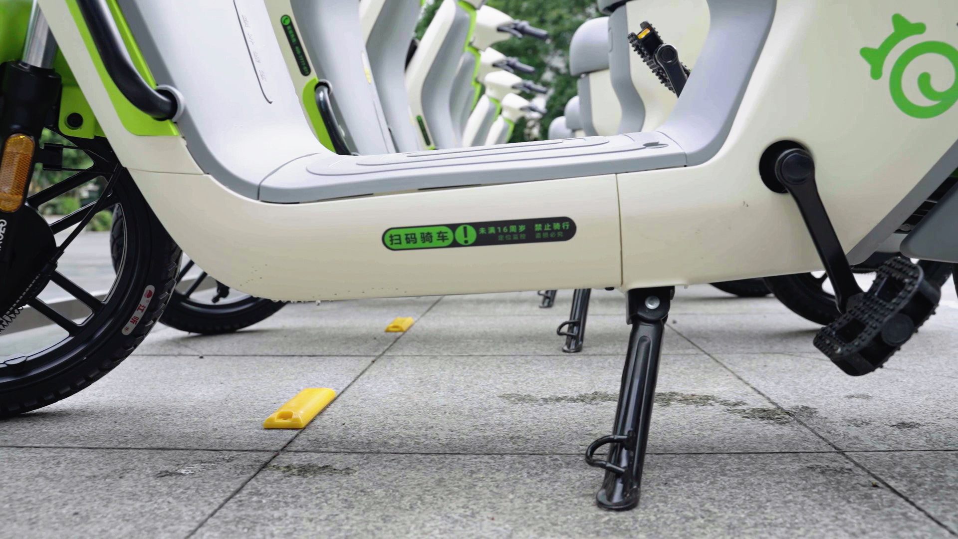 共享電動車設有未滿16周歲禁止騎行標識 共享電動車設有未滿16周歲禁止騎行標識